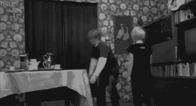 Tischtuch-Trick misslingt.